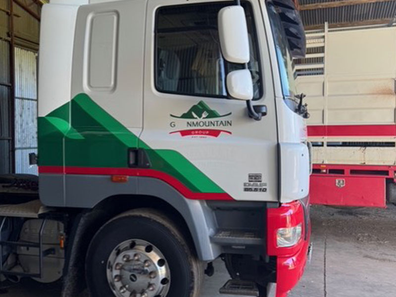 wrapt signs_0013_truck sign writers vehicle wraps wrapt signs 0013 truck sign writers